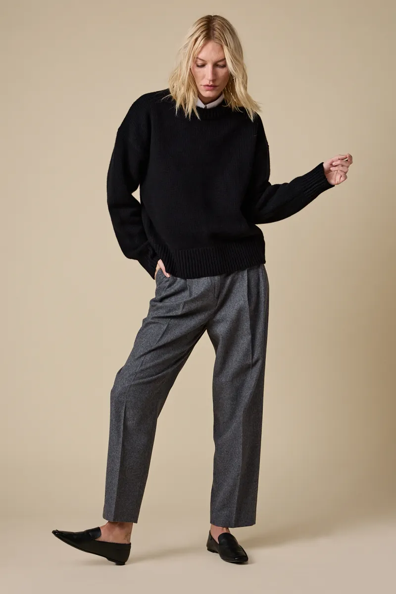 The Cashmere Signature Crew in Black 4