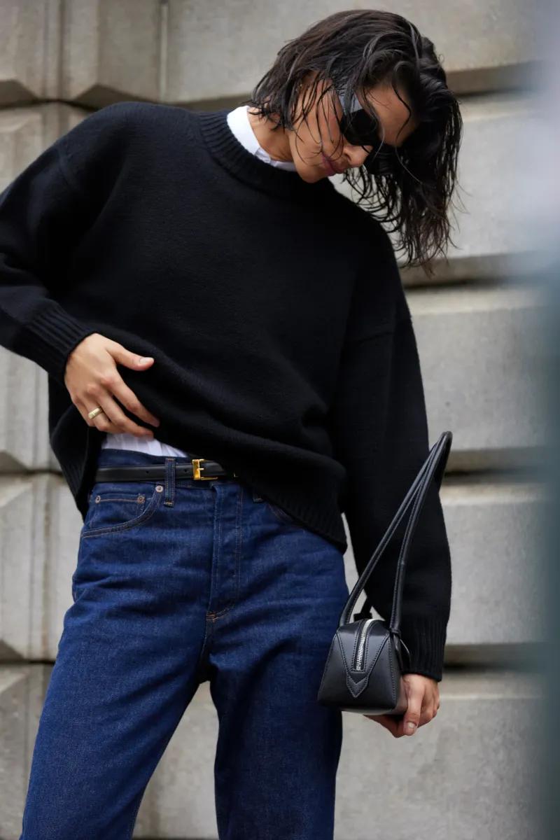 The Cashmere Signature Crew in Black 5