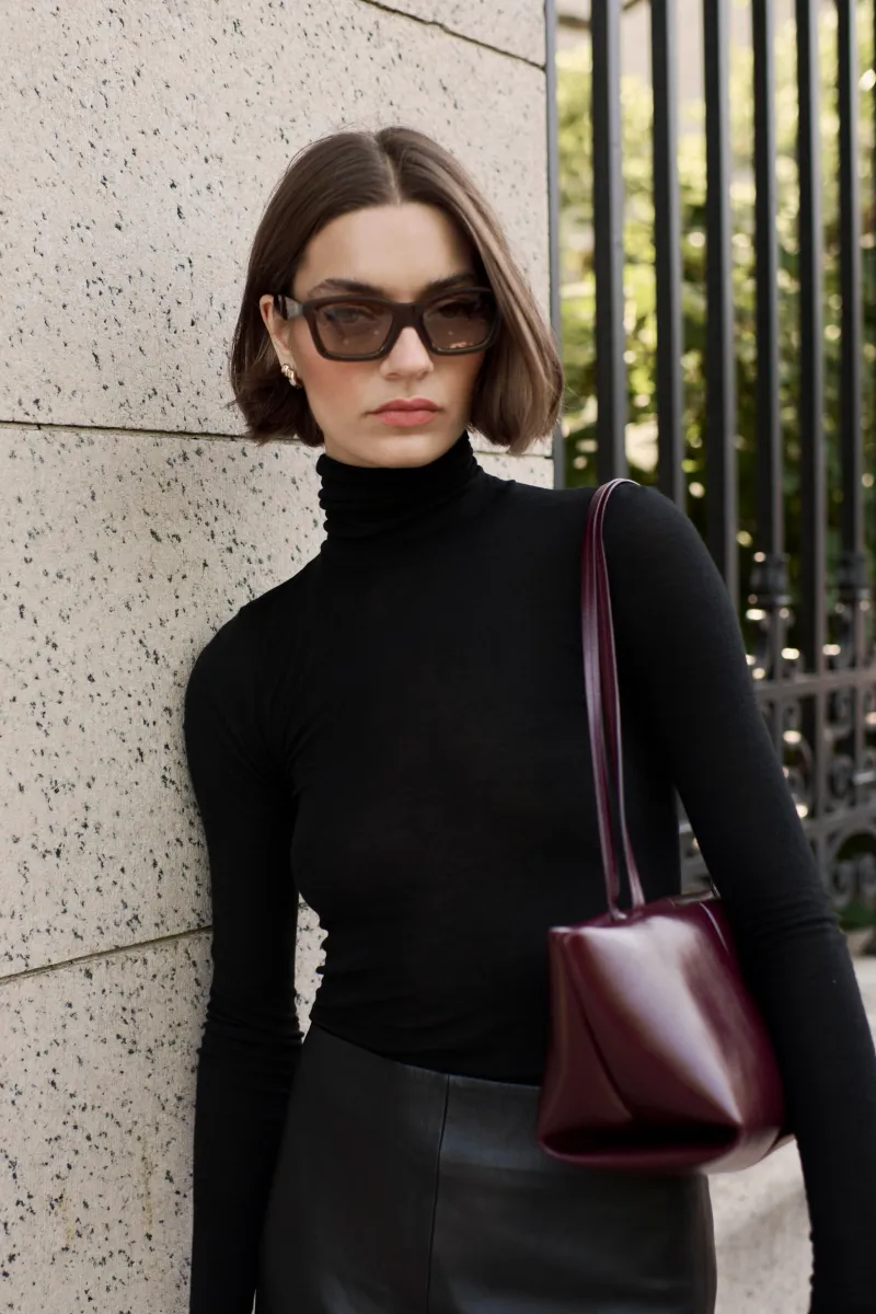 The Cashmere Turtleneck in Black 4