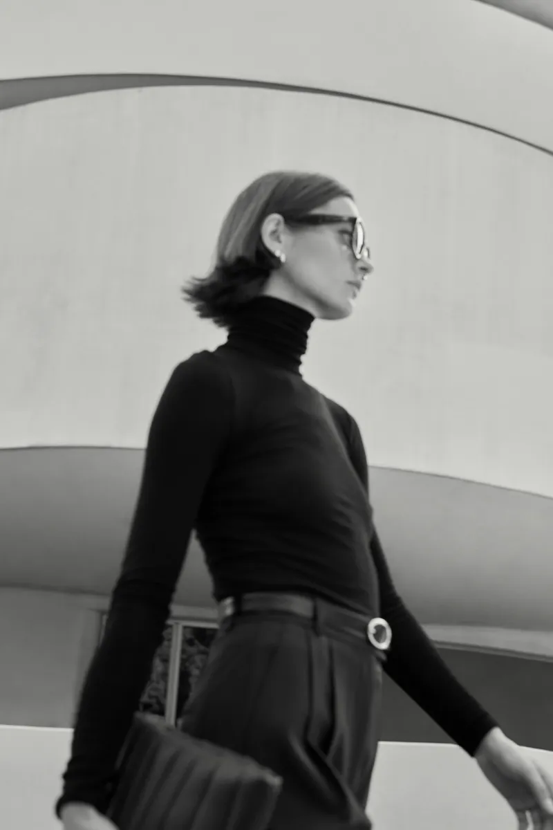 The Cashmere Turtleneck in Black 6