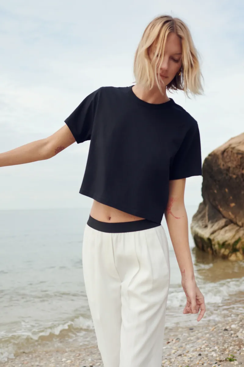 The Cropped Perfect Tee In Black 4