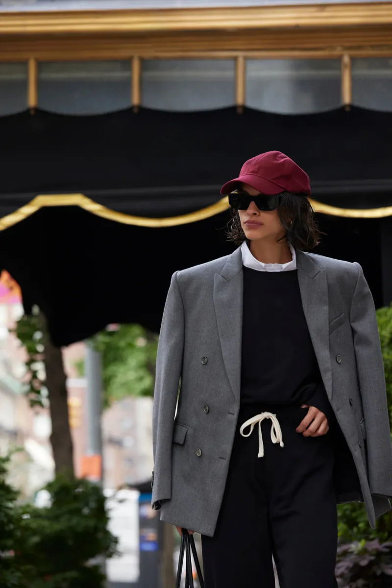 The Everyday Sweatshirt in Black 2