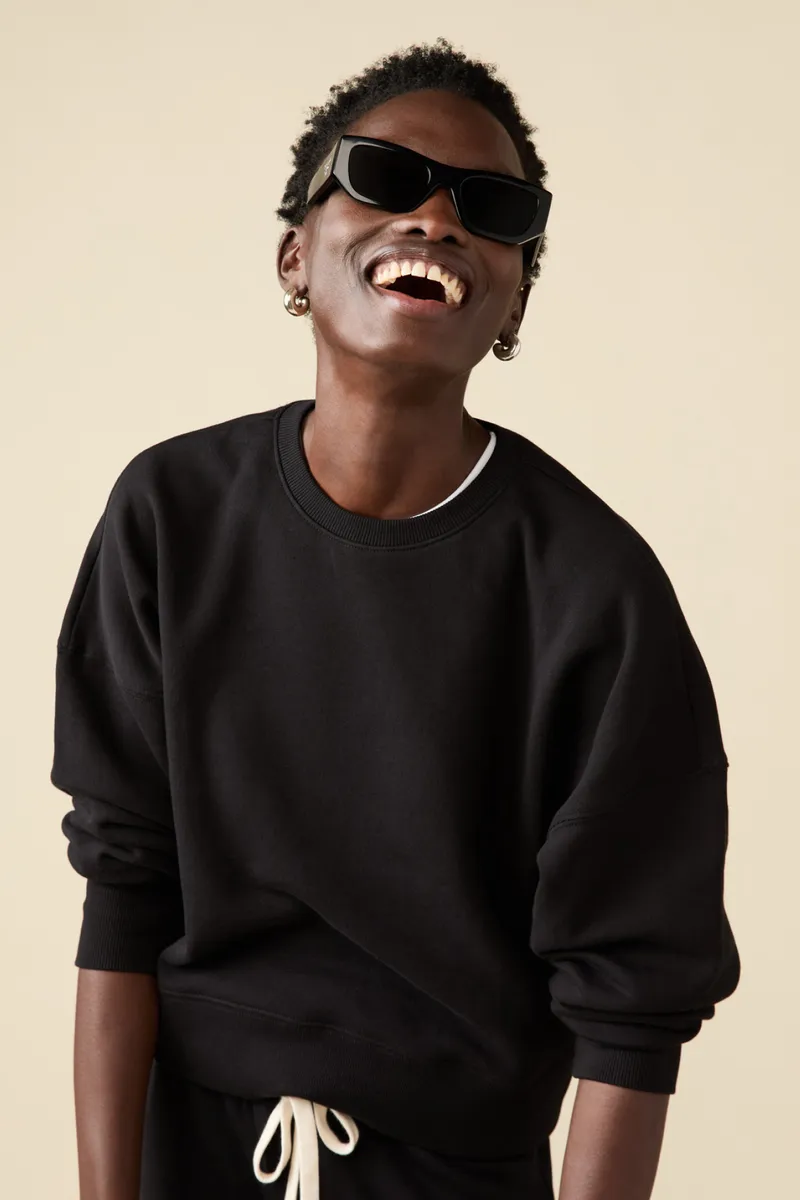 The Everyday Sweatshirt in Black 4