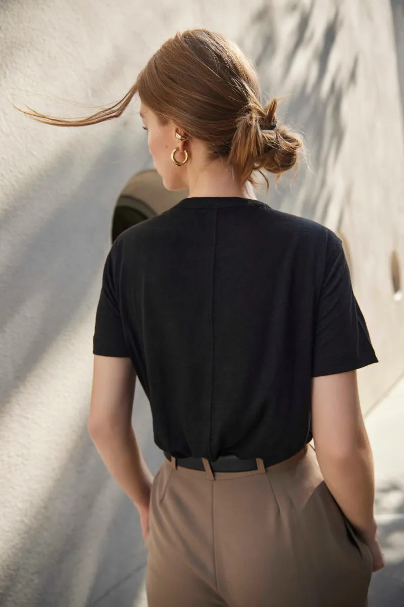 The Linen Perfect Tee In Black 5