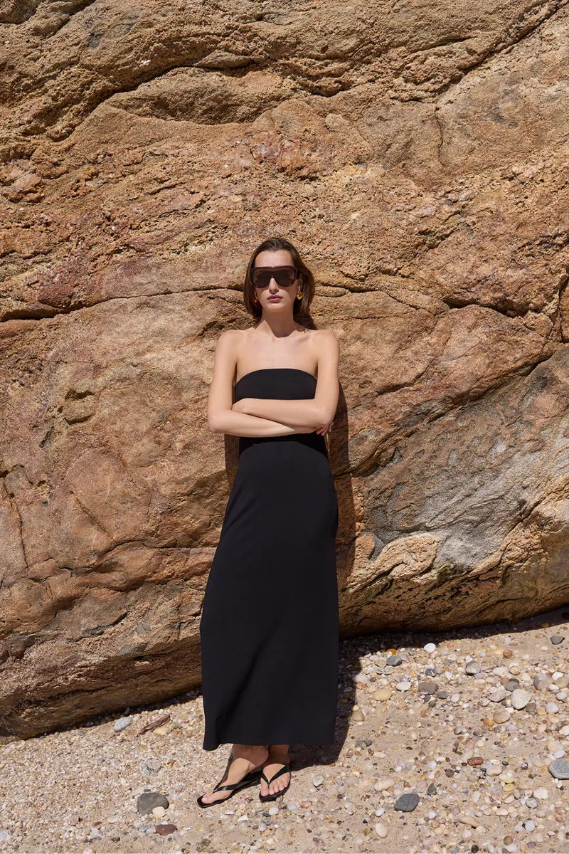 The Strapless Dress in Black 4