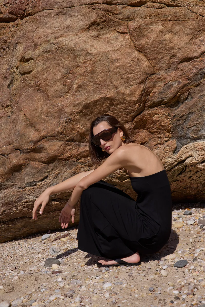 The Strapless Dress in Black 5