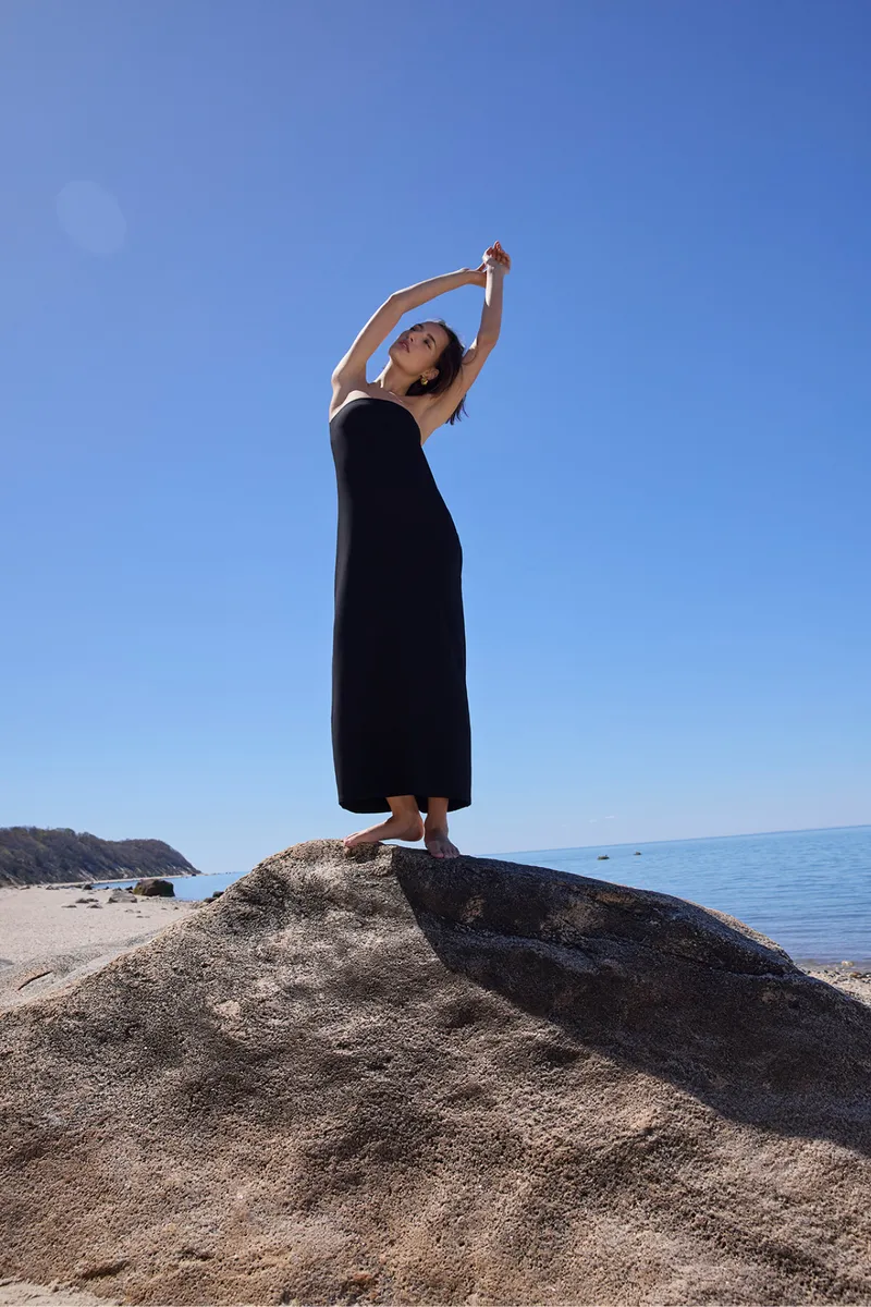 The Strapless Dress in Black 6