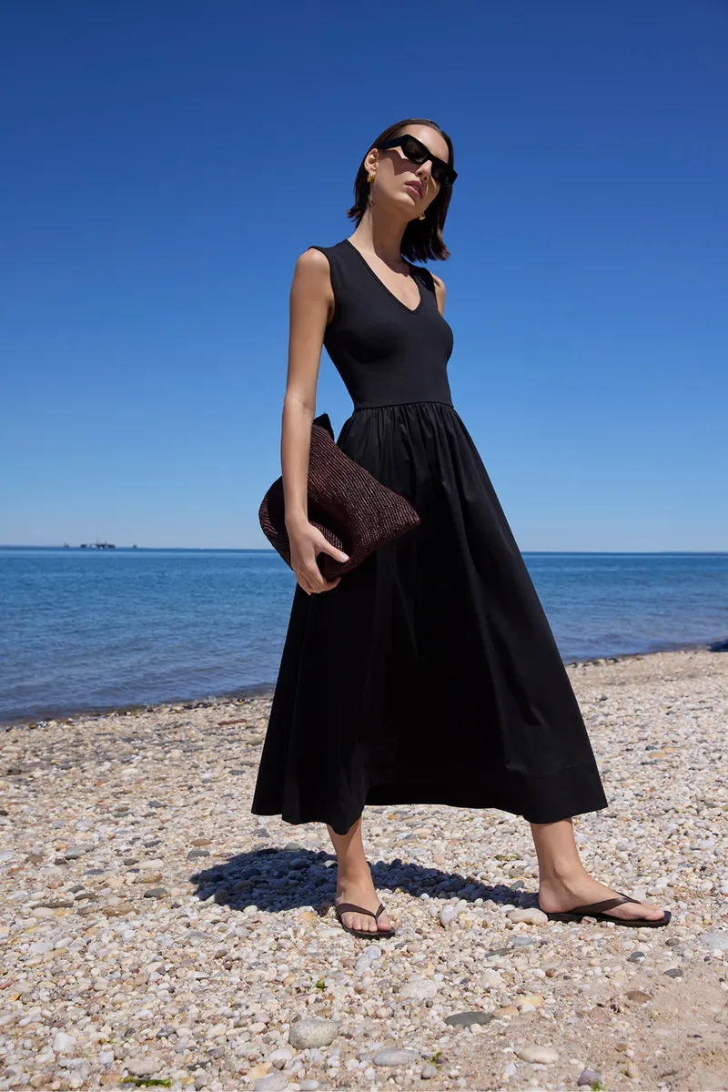 The V-Neck RSVP in Black 4
