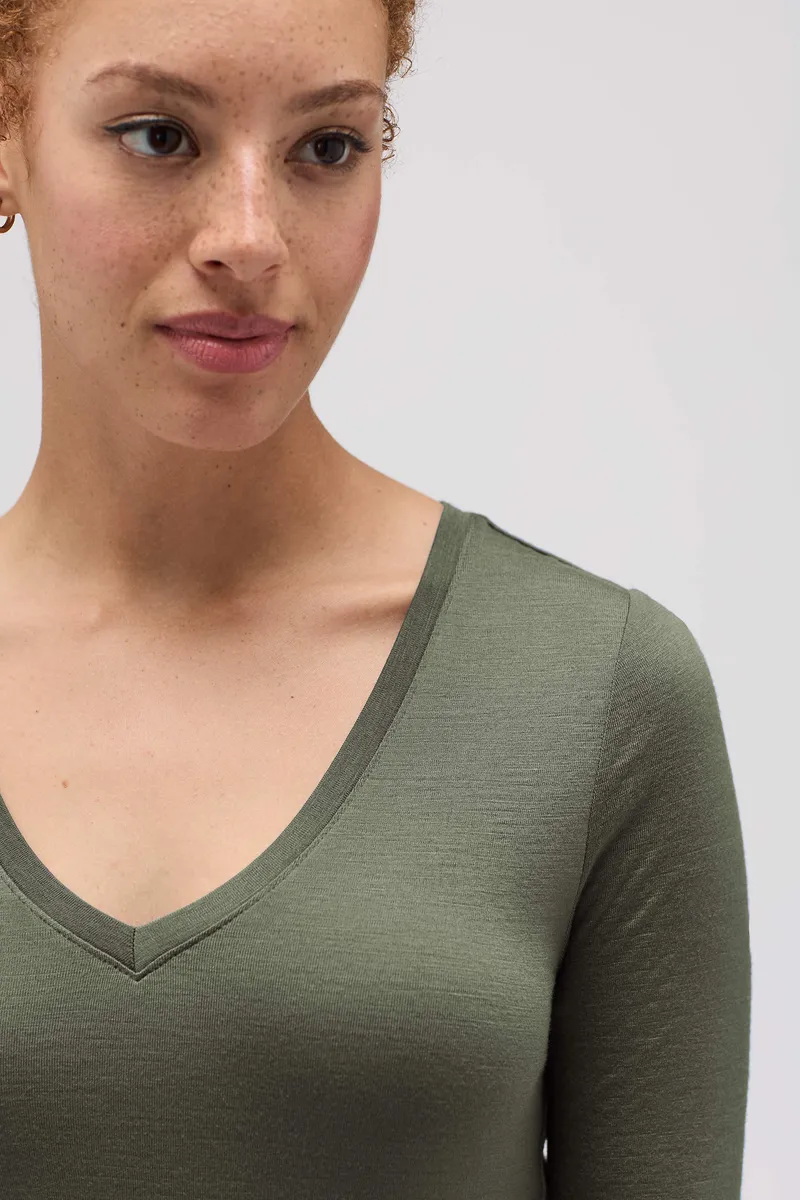 Women's Slim Merino Long Sleeve V-Neck 18